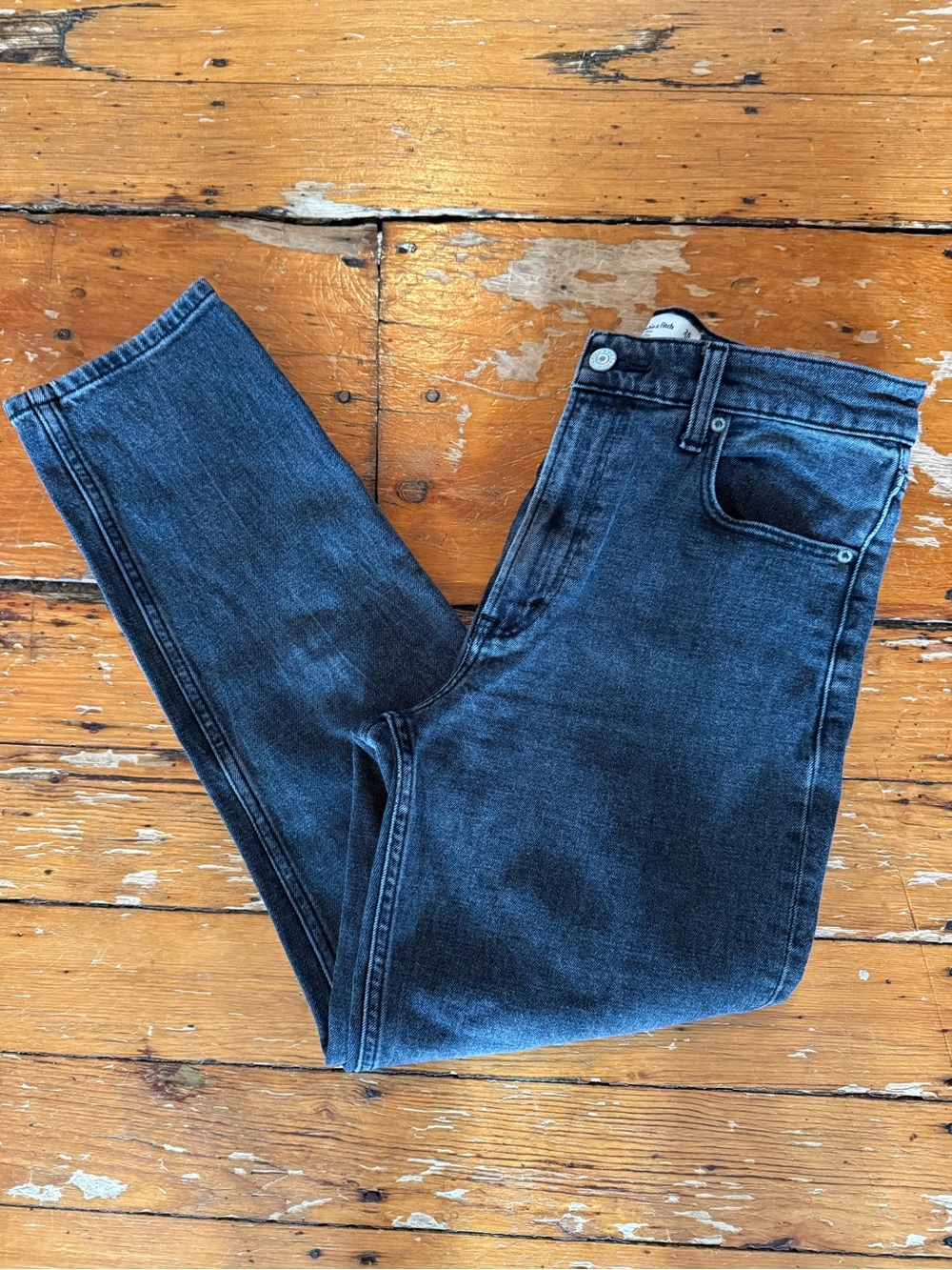 A&F High Rise Mom Jeans - Black